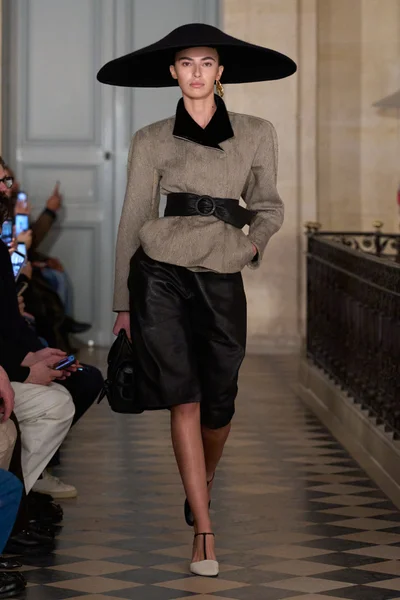Look 13